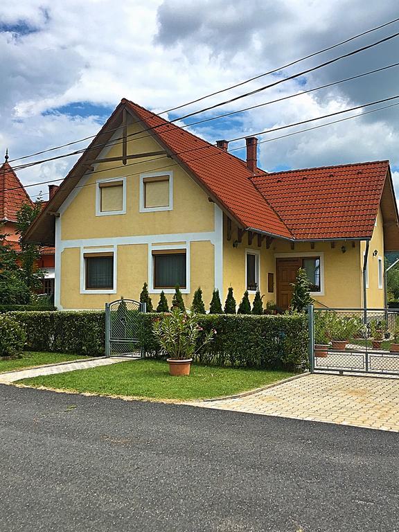 Petra Apartmanház Badacsonytomaj Bagian luar foto